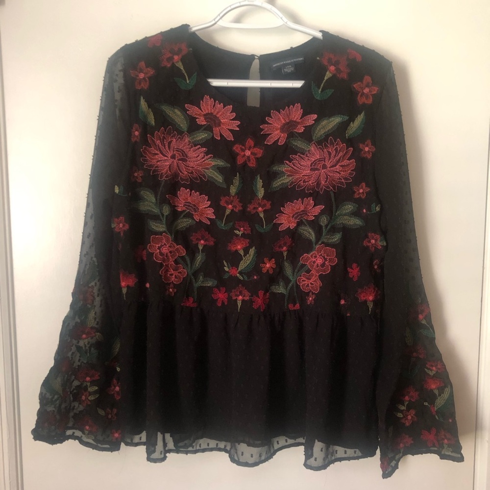AMERICAN EAGLE Boho Black floral Embroidered Long Sleeve Top Size L